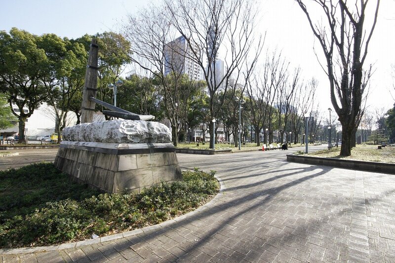 【プレサンスSAKAEフロントの公園】