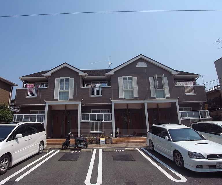 京都市右京区太秦門田町のアパートの建物外観