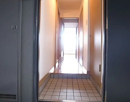 玄関　別部屋参考写真となります。