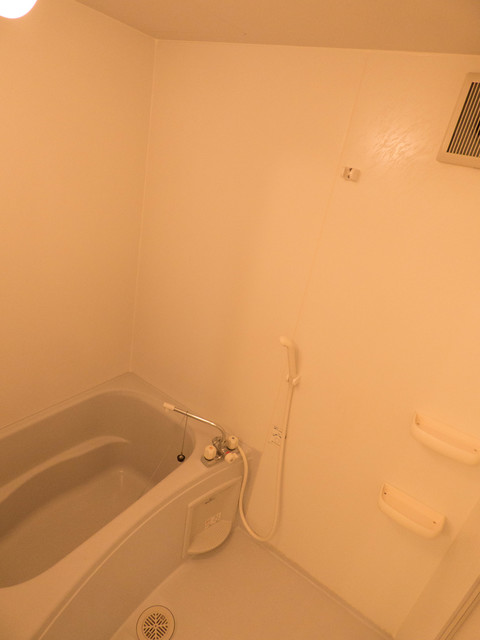 バス・シャワールーム　ゆとりあるお風呂で１日の疲れを癒しましょう