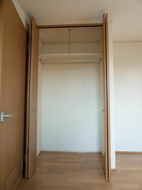 収納　天井まで高さのある収納