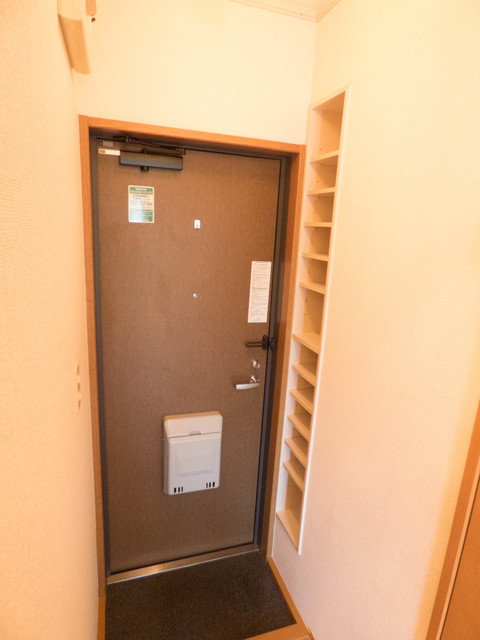 玄関　下駄箱もついています