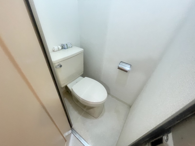 トイレ　落ち着いた色調のトイレです