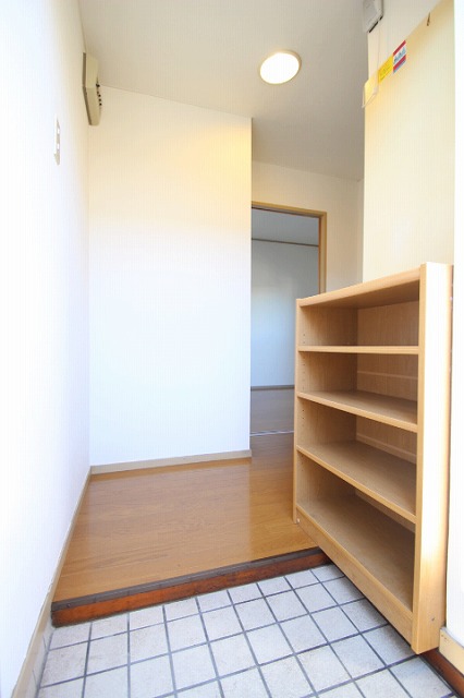 玄関　同物件別室です。