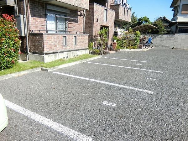 駐車場　敷地内駐車場！