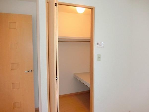 収納　ウォークインクローゼット！