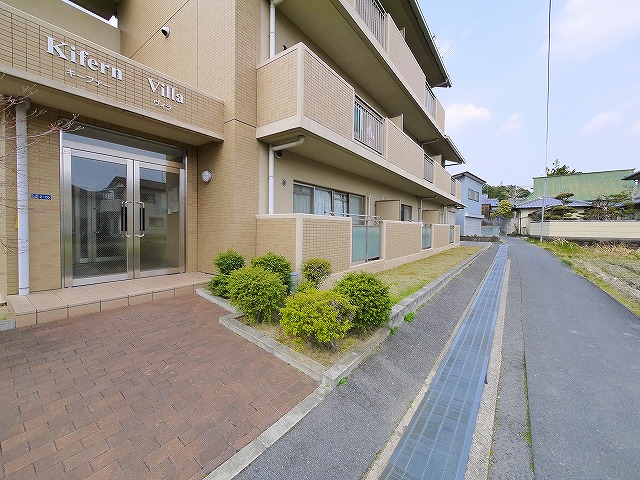 エントランス　建物の内部です