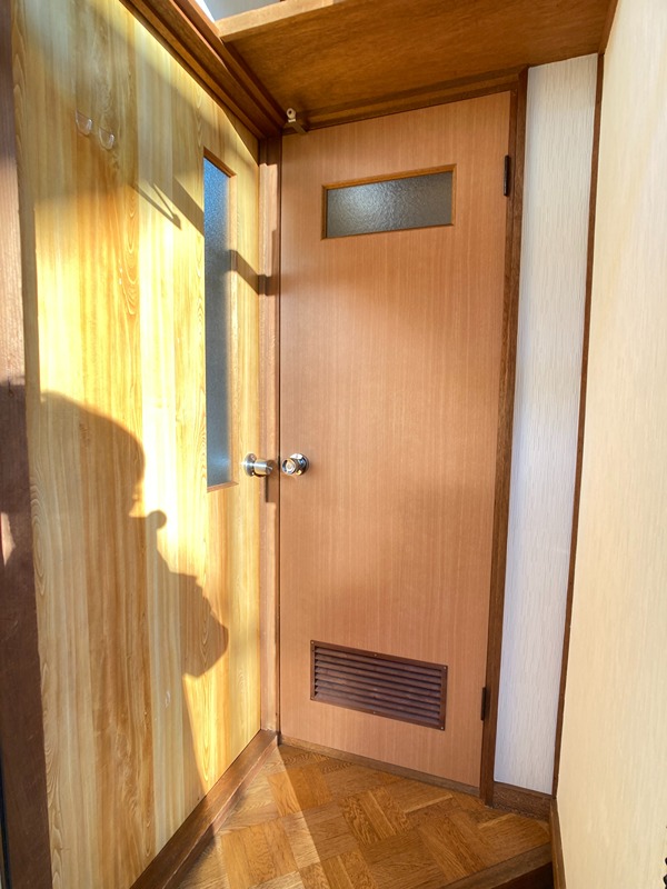 玄関　103号室参照