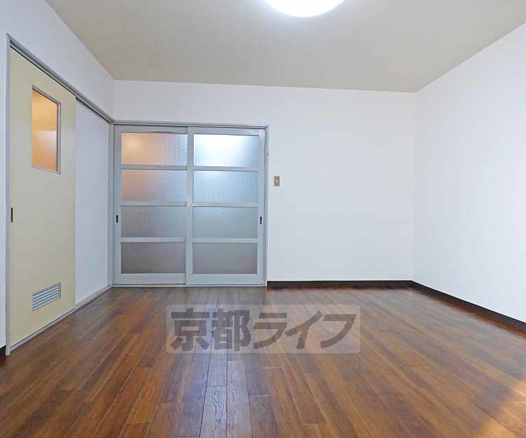 居室・リビング　広々としたお部屋です。
