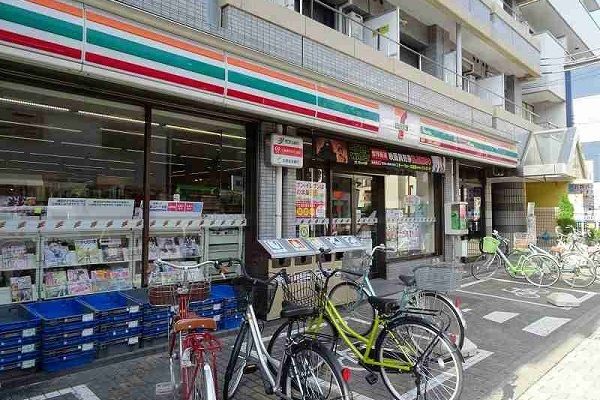 コンビニ　セブンイレブン（コンビニ）まで500m