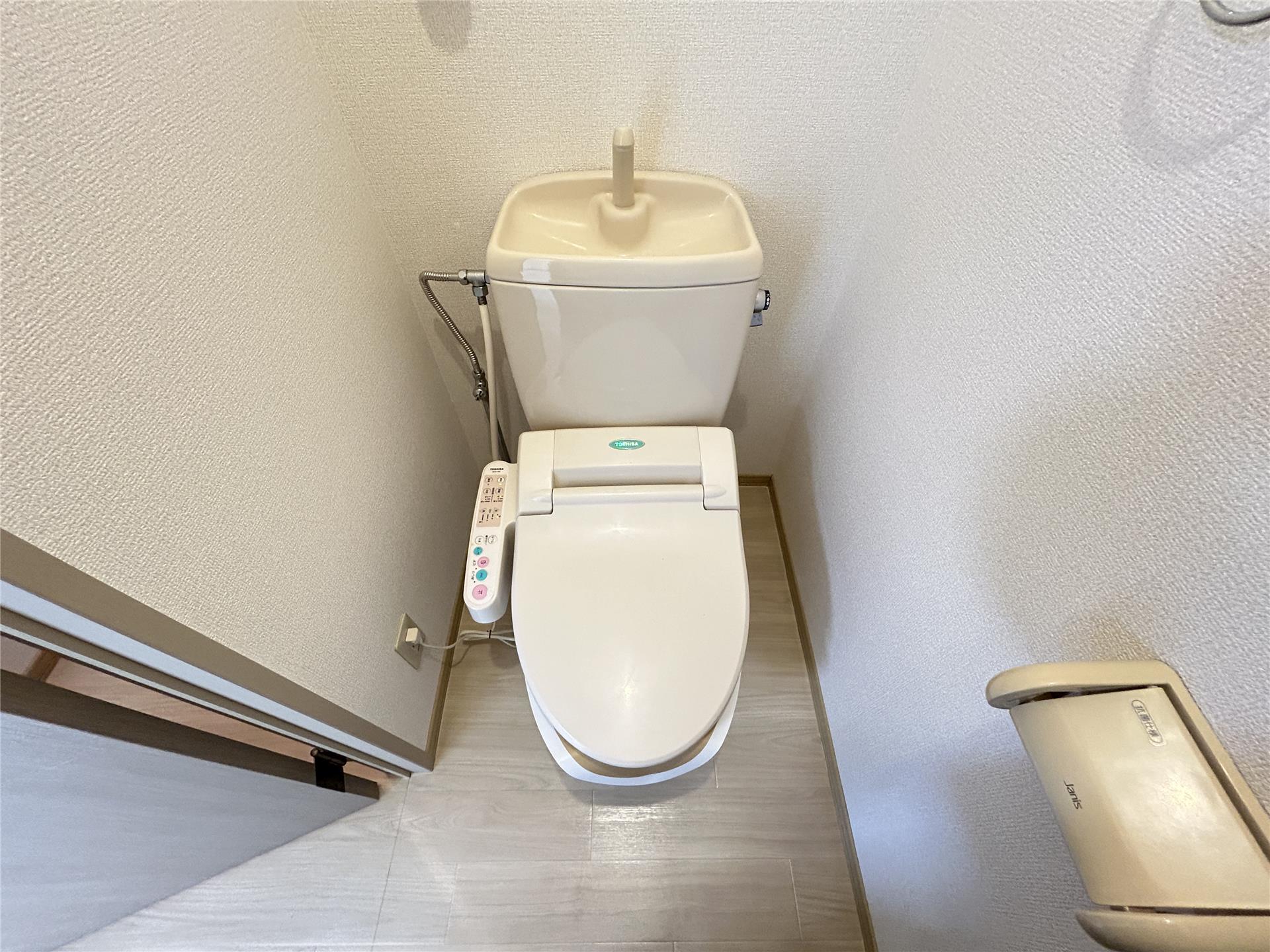 トイレ　温水洗浄便座付トイレ