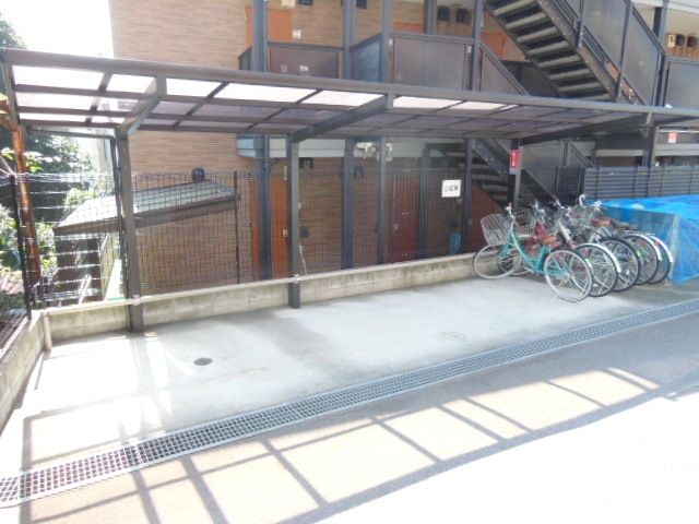 その他共有部分　結構広い駐輪場