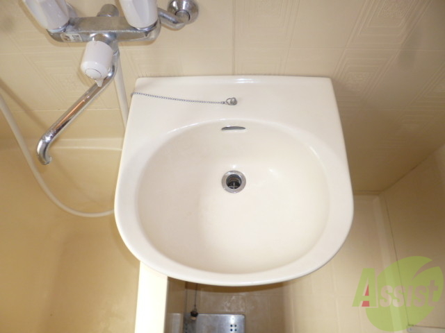 洗面設備　至って普通の洗面台です