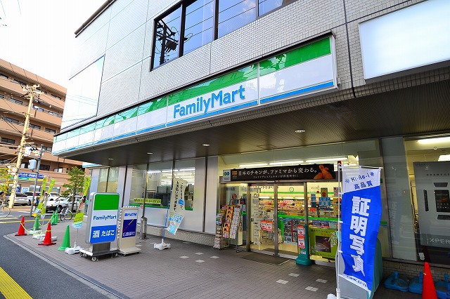 コンビニ　ファミリーマート光町一丁目店（コンビニ）まで184m