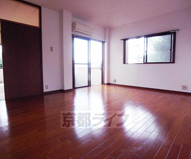 居室・リビング　広々としたお部屋です！