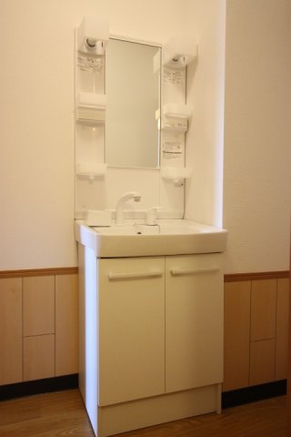 洗面設備　使いやすい独立洗面台です