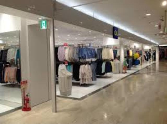 ショッピングセンター　ユニクロイオン洛南ショッピングセンター店（ショッピングセンター）まで675m