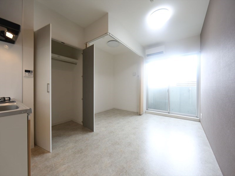 居室・リビング　ＤＫ7帖　クローゼット付　エアコン完備　バルコニー