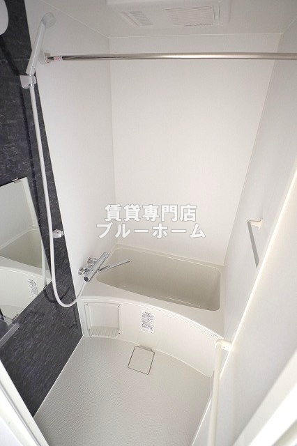 バス・シャワールーム　お風呂は浴室乾燥機付き！