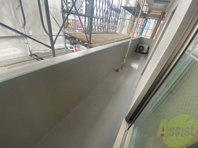 バルコニー　窓からの日光は気持ちを明るくしてくれますね！