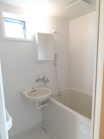 バス・シャワールーム　シャワー派にオススメ。洗面台付き。