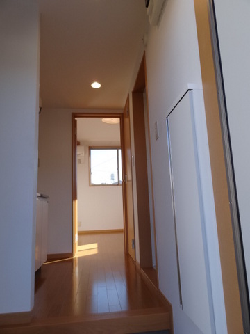 玄関　玄関から見た室内です