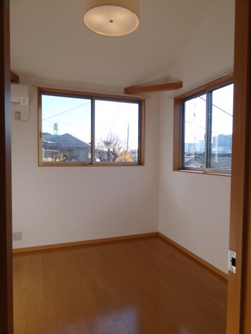 居室・リビング　２面採光で風通しの良いお部屋です