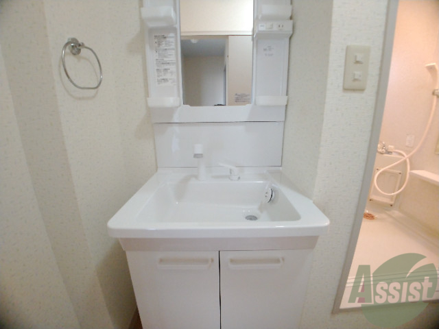 洗面設備　こちらは独立洗面台です。朝の身支度が楽しくなりそうですね。