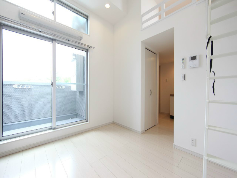 居室・リビング　洋室8.9帖　ロフト4.8帖（収納でもお部屋でも使えます）