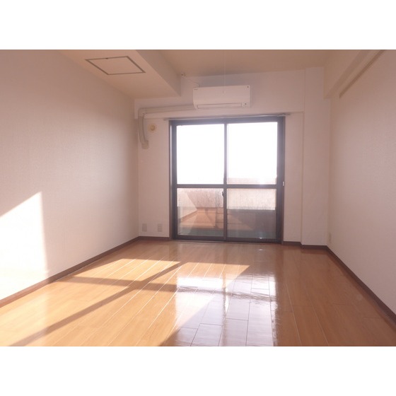 居室・リビング　６．７５帖の洋室です。