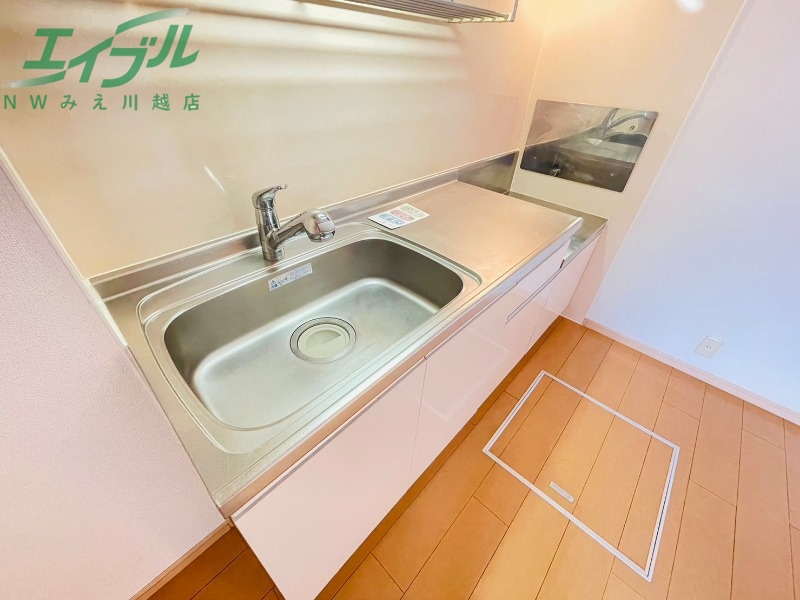 キッチン　同型反転参考写真です。