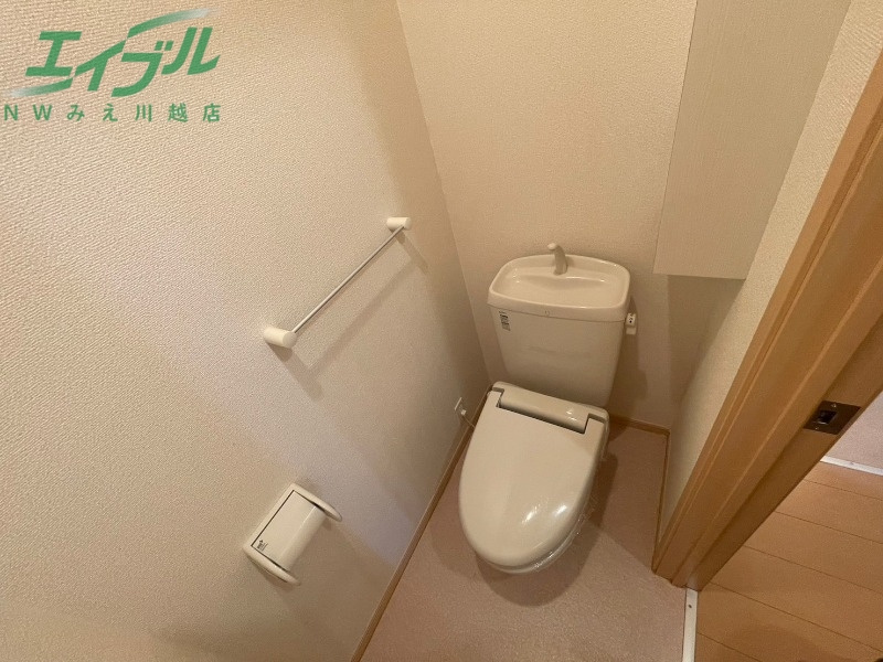 トイレ　同型反転参考写真です。