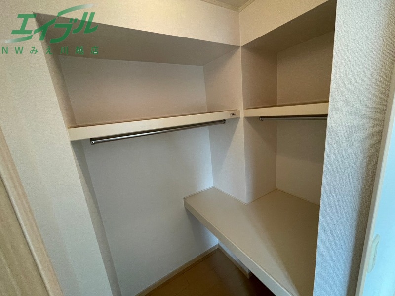 収納　同型反転参考写真です。