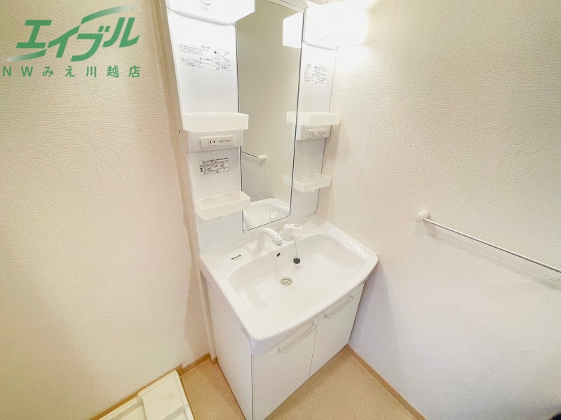 洗面設備　同型反転参考写真です。