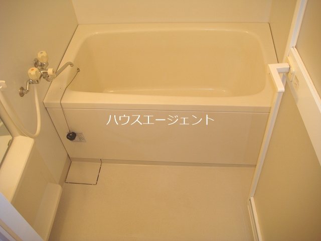 バス・シャワールーム　ゆったりとできるお風呂です。