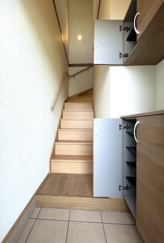 玄関　（類似間取りイメージ）