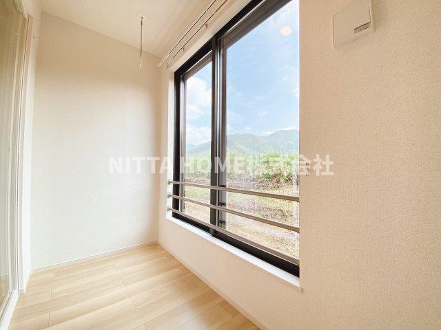 バルコニー　リビングルームについているサンルームです◇