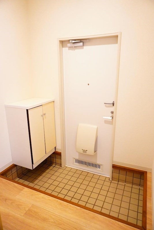 玄関　玄関収納あり