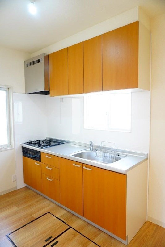 キッチン　３口ガスコンログリル付システムキッチンでお料理ラクラク