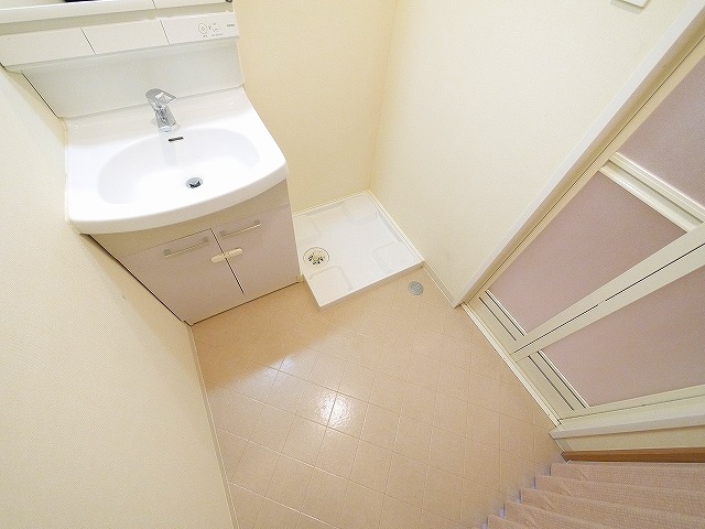 洗面設備　スペースが確保できる洗面所です