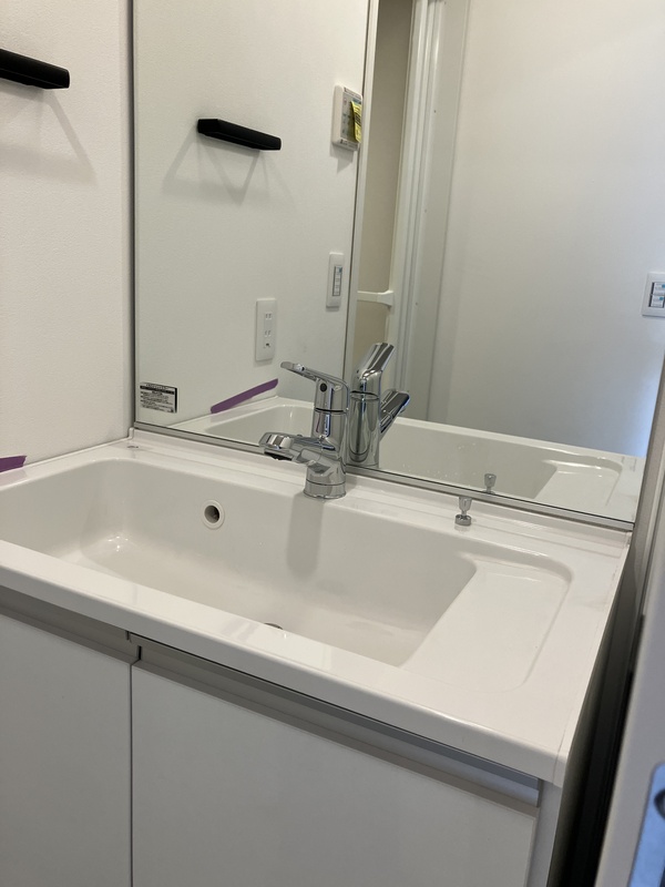 洗面設備　シャワー付き洗面台です。