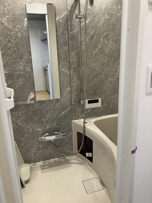 バス・シャワールーム　浴室乾燥機つき！雨や花粉の時期の洗濯にも便利です。