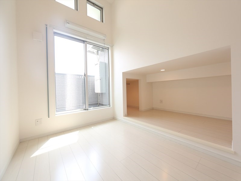 居室・リビング　洋室5.3帖　アンダーロフト4.9帖（寝室にも使えます）