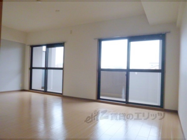 居室・リビング　窓大きくとられています