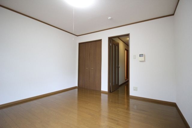 居室・リビング　ゆったり８帖のお部屋でくつろげますね