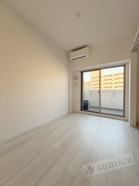 バルコニー　階数により内装色が異なります