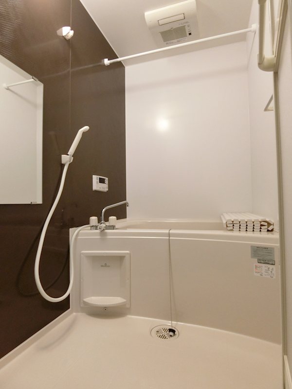 バス・シャワールーム　追い焚き付きバスルーム