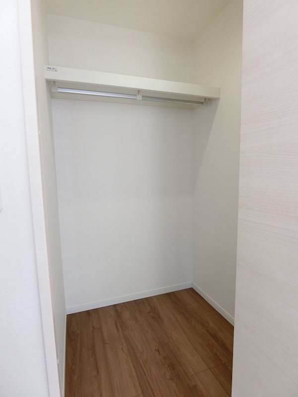 収納　たっぷり収納できるウォークインクローゼット