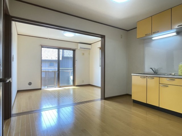 居室・リビング　洋室と開放して使用可能