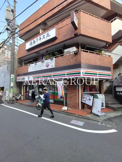 コンビニ　セブン-イレブン 世田谷梅ヶ丘駅前店（コンビニ）まで381m
